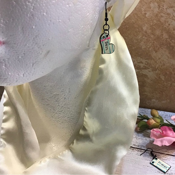 Best Friends Earrings - Picture 7 of 9